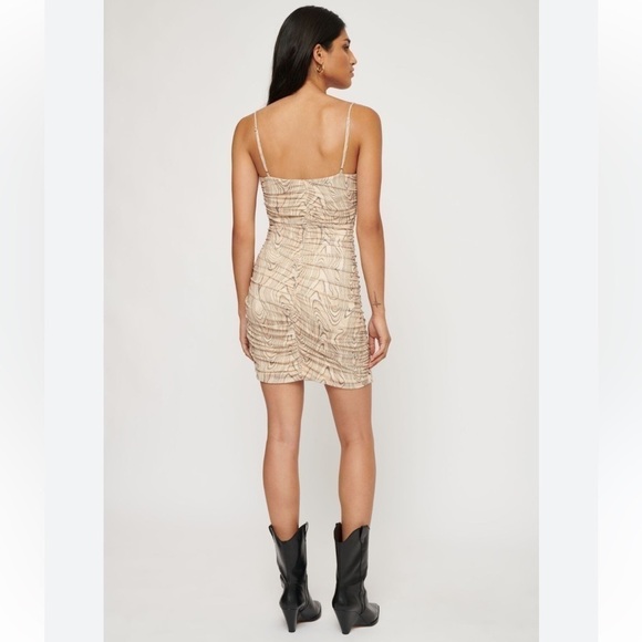 Dynamite Retro Print Ruched Dress - Picture 3 of 15